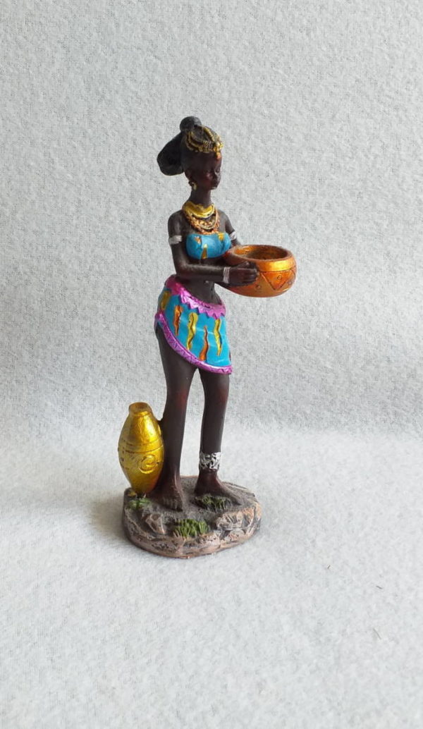 Figurine femme africaine et sa calebasse