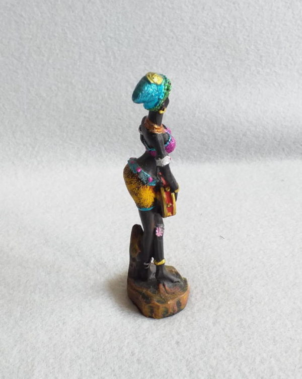 Figurine femme africaine et son tambourin