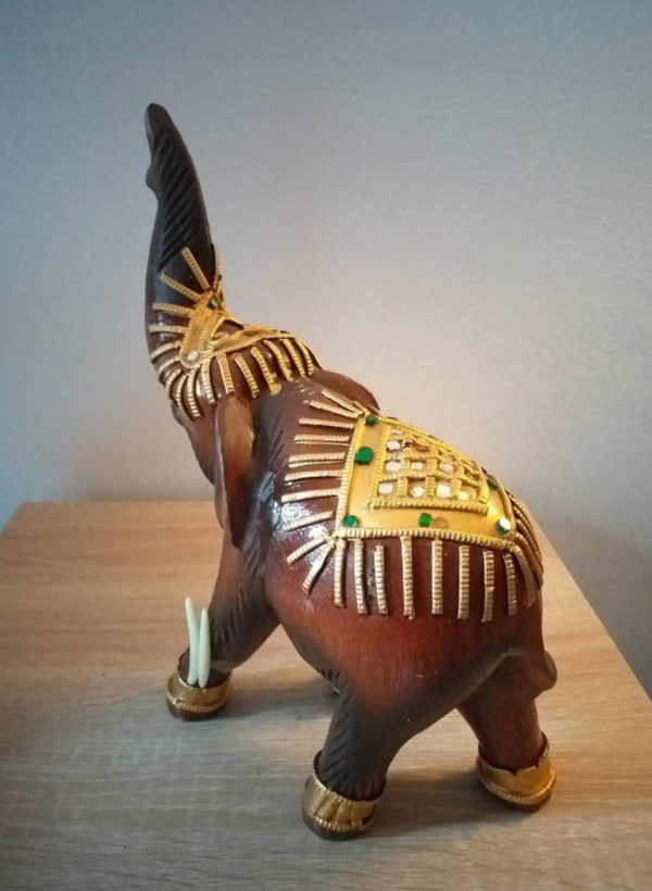 Statuette d’éléphant en bois