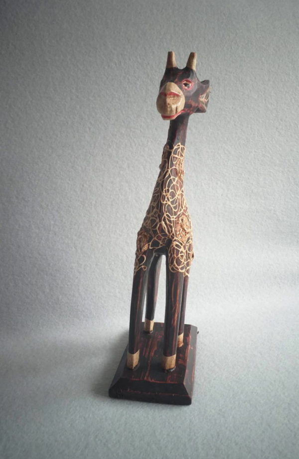 Statuette girafe africaine en bois