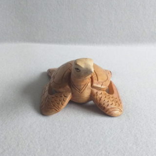 Tortue africaine en bois sculpté